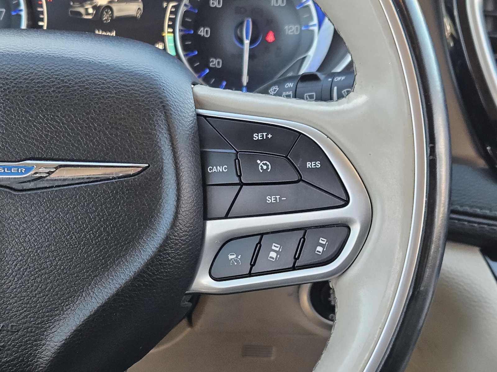 Thumbnail: 2018 Chrysler Pacifica - 27