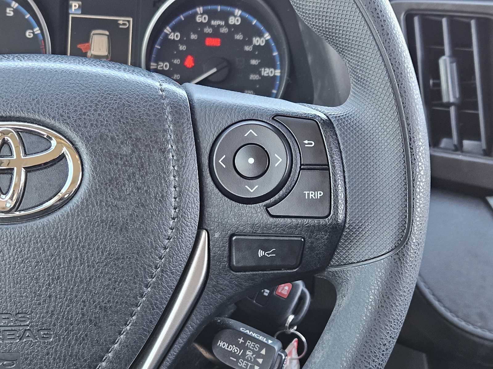 Thumbnail: 2018 Toyota RAV4 - 26