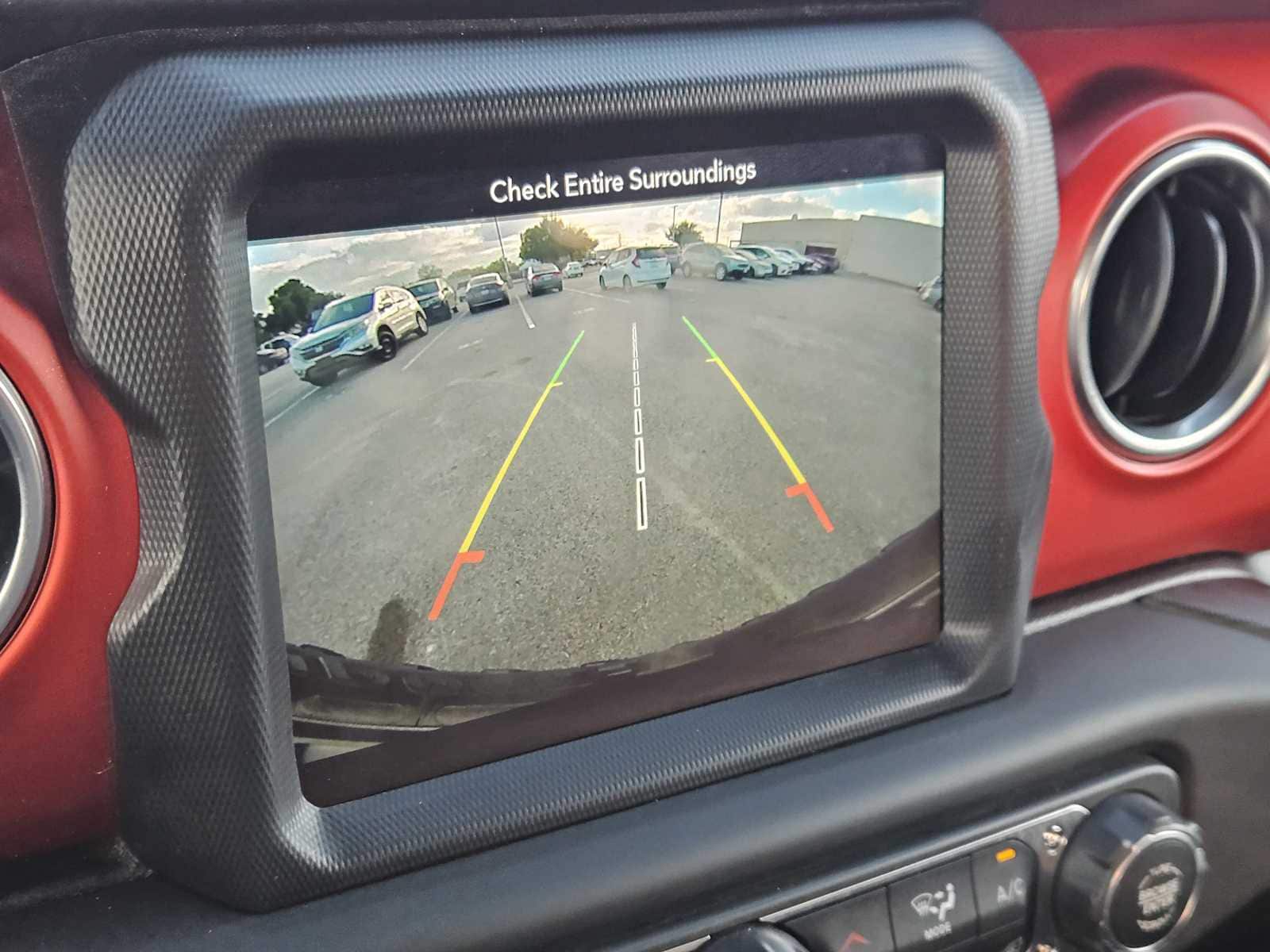 Thumbnail: 2019 Jeep Wrangler - 18