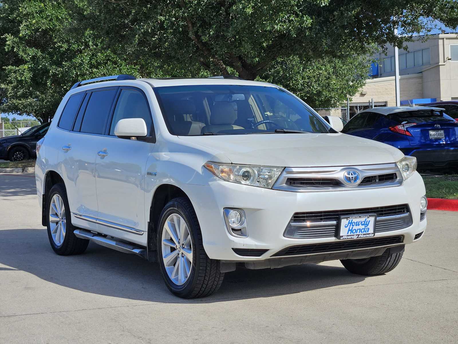 Thumbnail: 2012 Toyota Highlander - 4