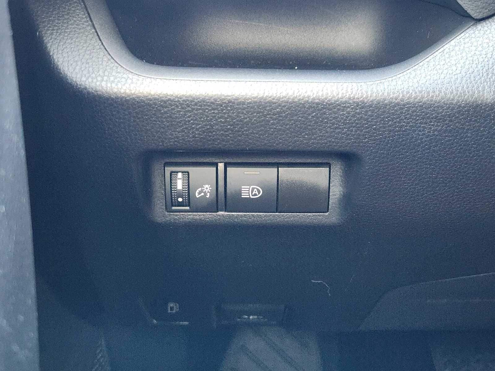 Thumbnail: 2021 Toyota RAV4 - 22