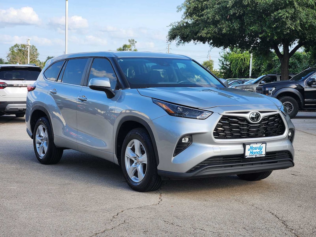Used 2023 Toyota Highlander LE SUV