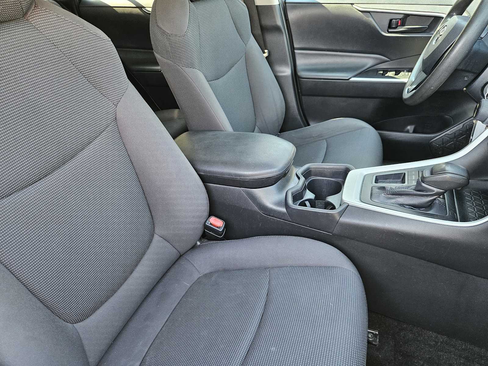 Thumbnail: 2020 Toyota RAV4 - 15