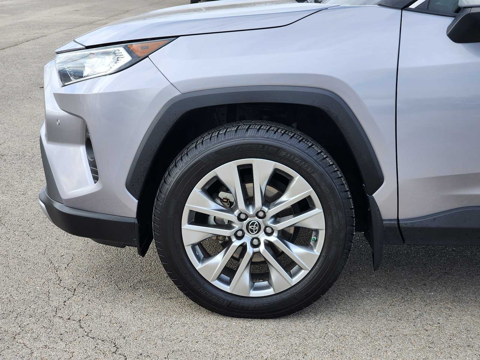 Thumbnail: 2019 Toyota RAV4 - 8