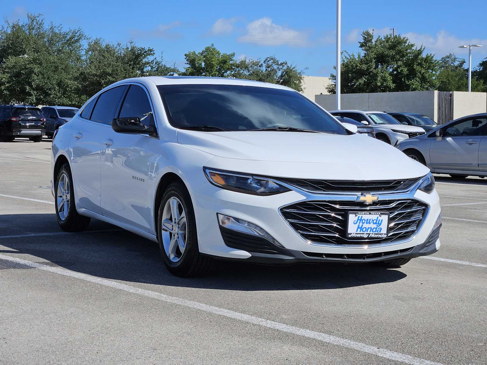 Thumbnail: 2022 Chevrolet Malibu - 3