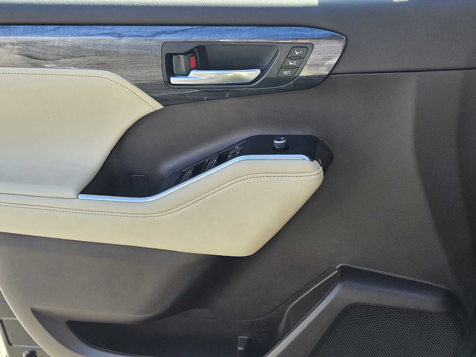 Thumbnail: 2022 Toyota Highlander - 22