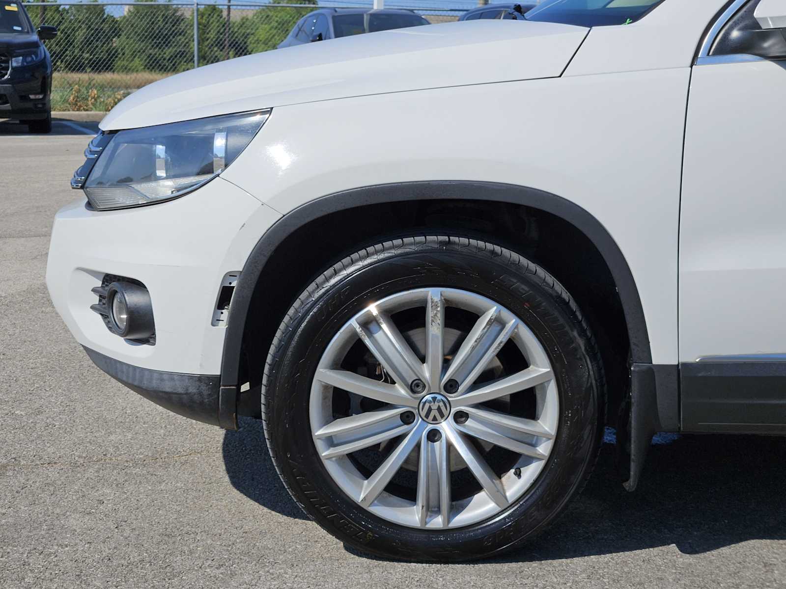 Thumbnail: 2014 Volkswagen Tiguan - 8