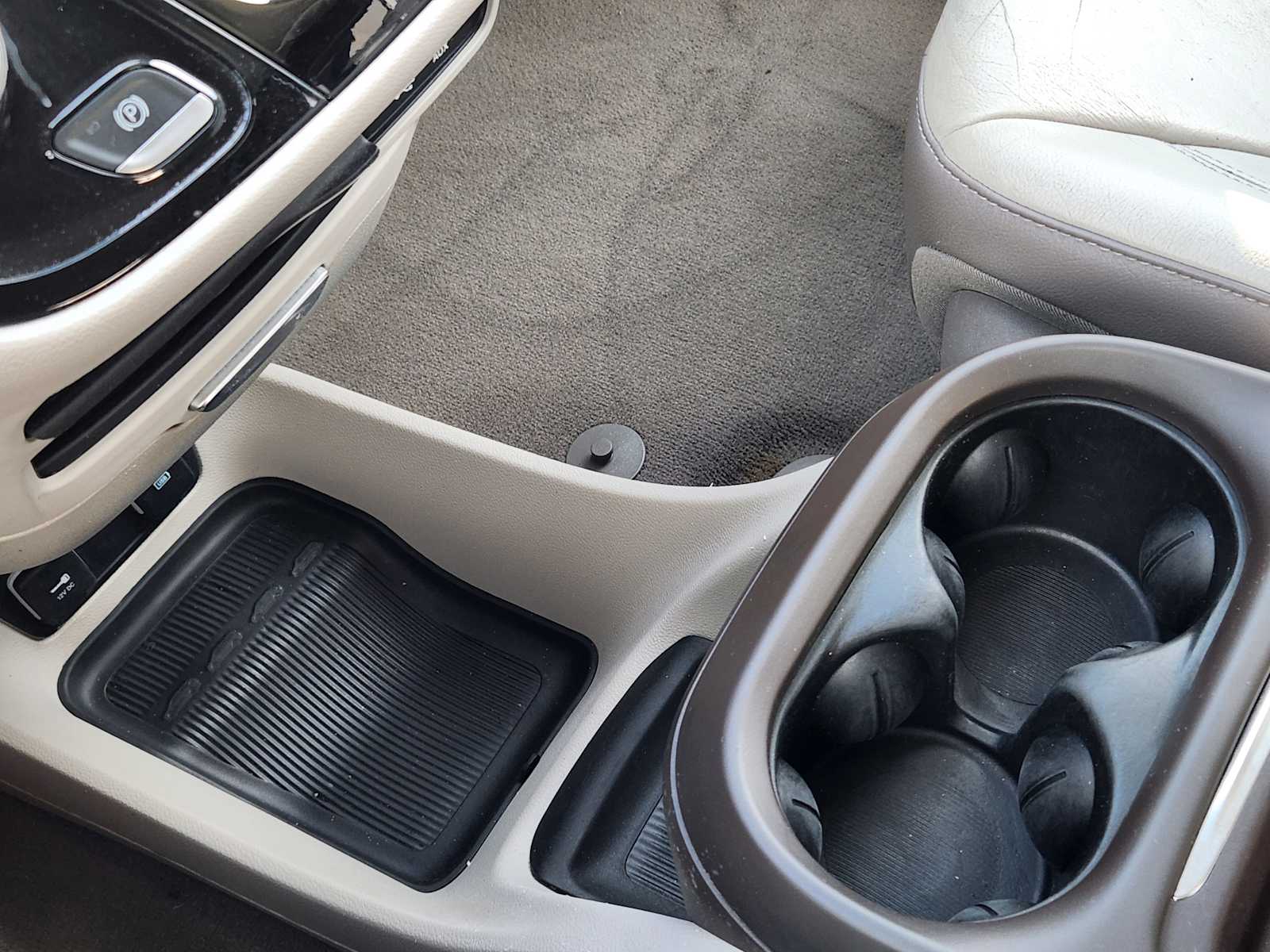 Thumbnail: 2017 Chrysler Pacifica - 19