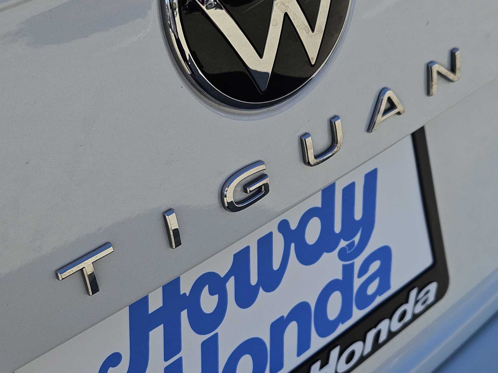 Thumbnail: 2023 Volkswagen Tiguan - 12