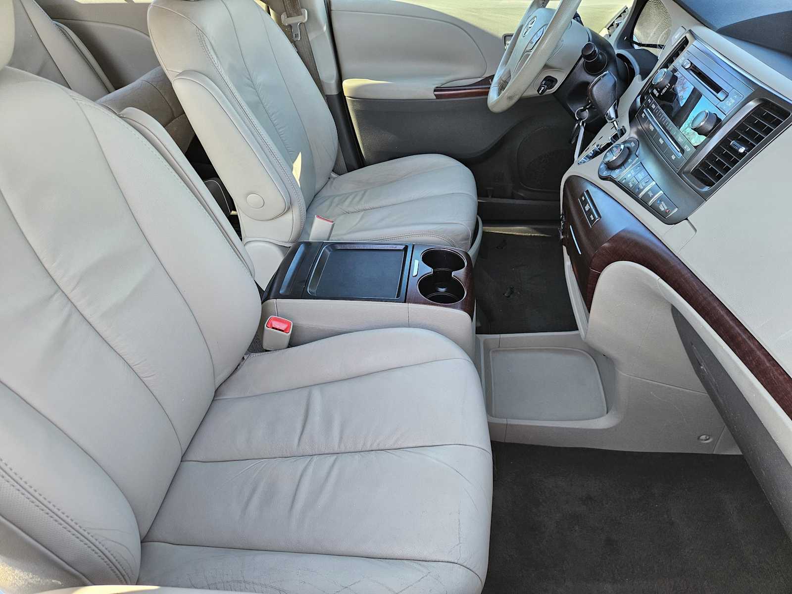 Thumbnail: 2011 Toyota Sienna - 25