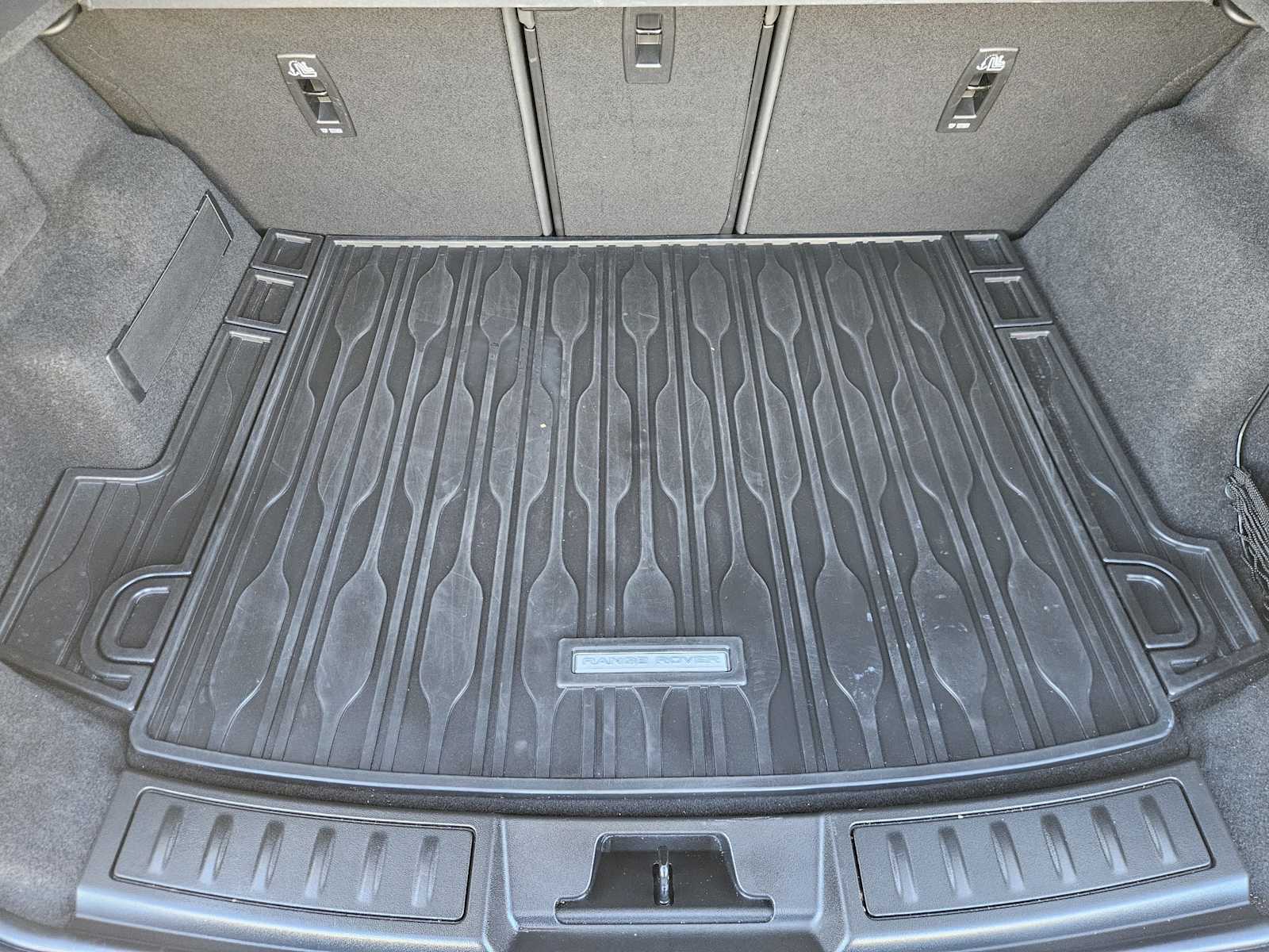 Thumbnail: 2024 Land Rover Range Rover Evoque - 30