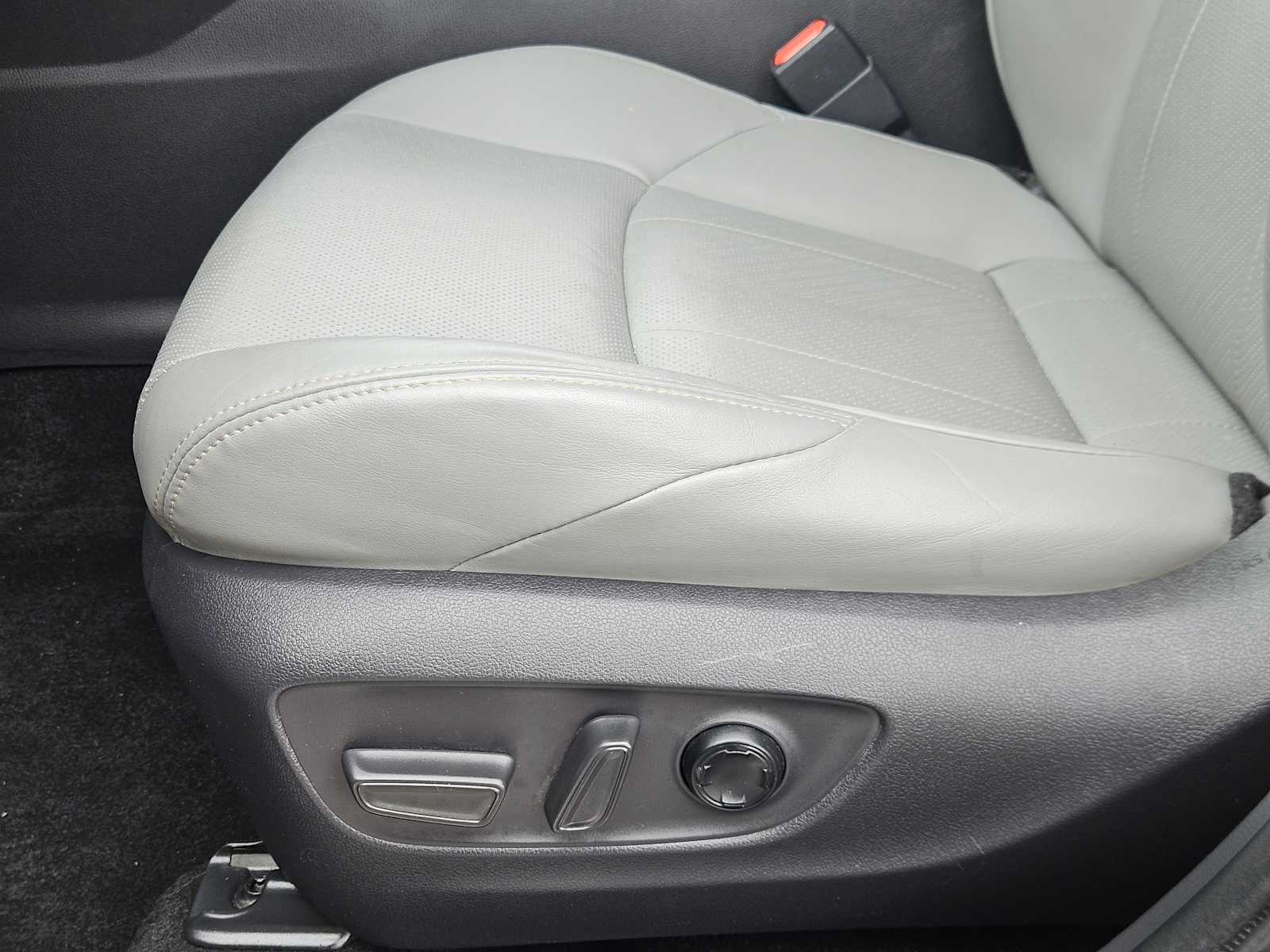 Thumbnail: 2021 Toyota Venza - 23