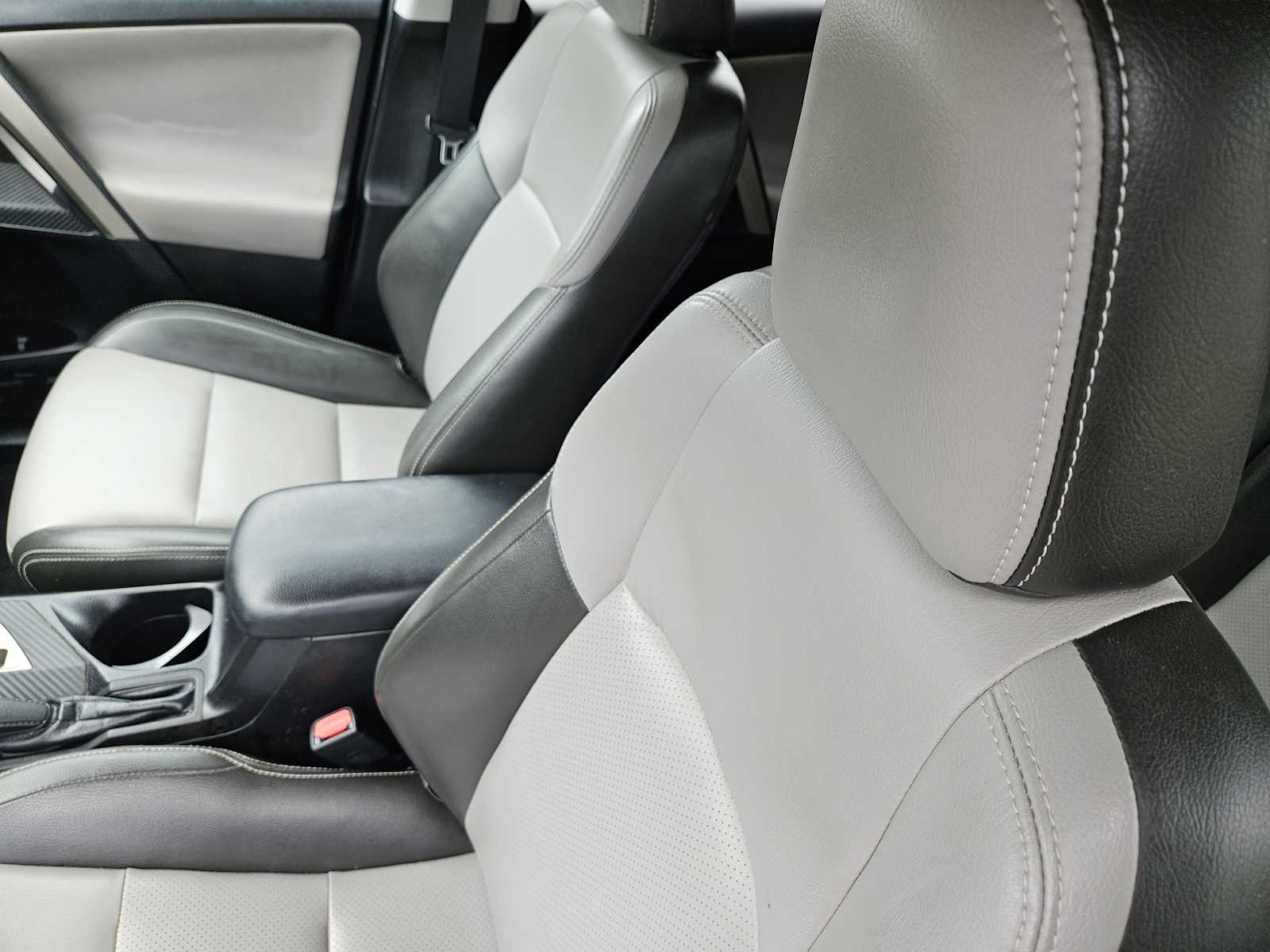 Thumbnail: 2014 Toyota RAV4 - 15