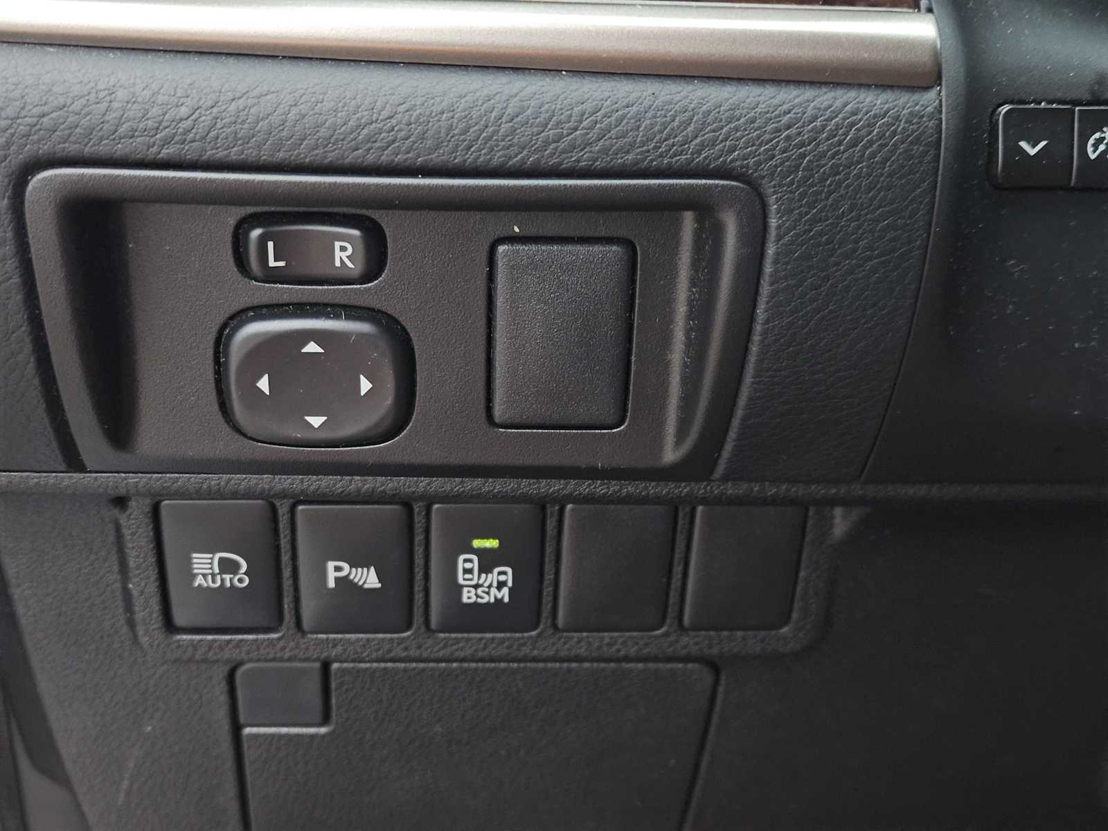 Thumbnail: 2016 Lexus ES - 21