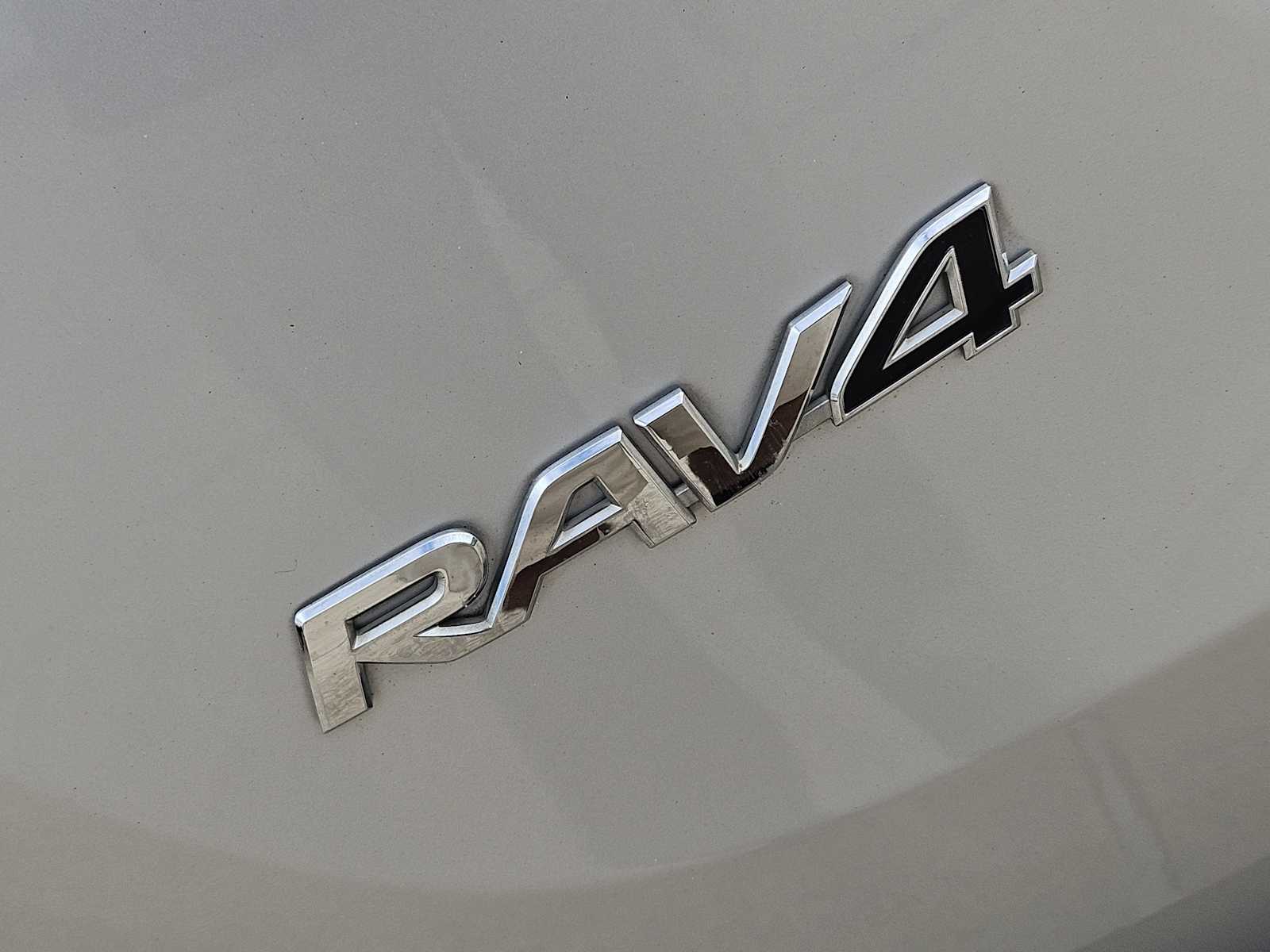 Thumbnail: 2014 Toyota RAV4 - 12