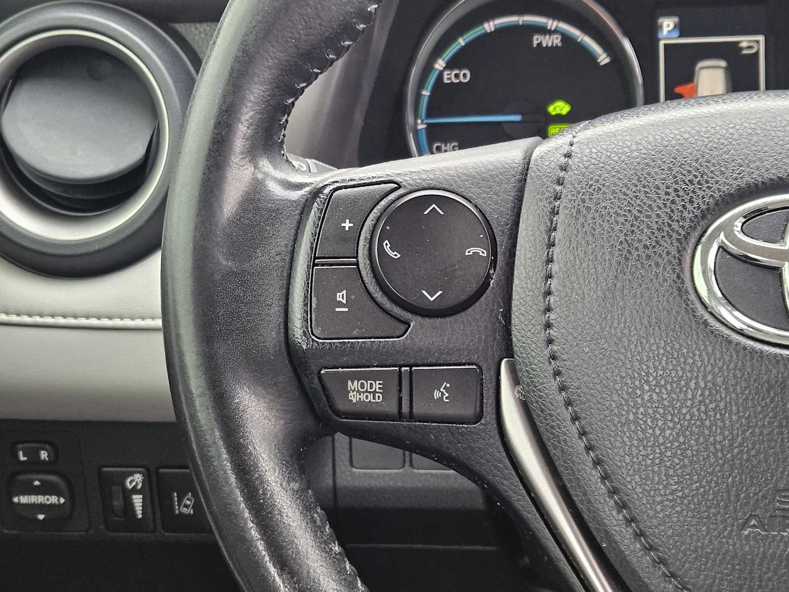 Thumbnail: 2017 Toyota RAV4 - 28