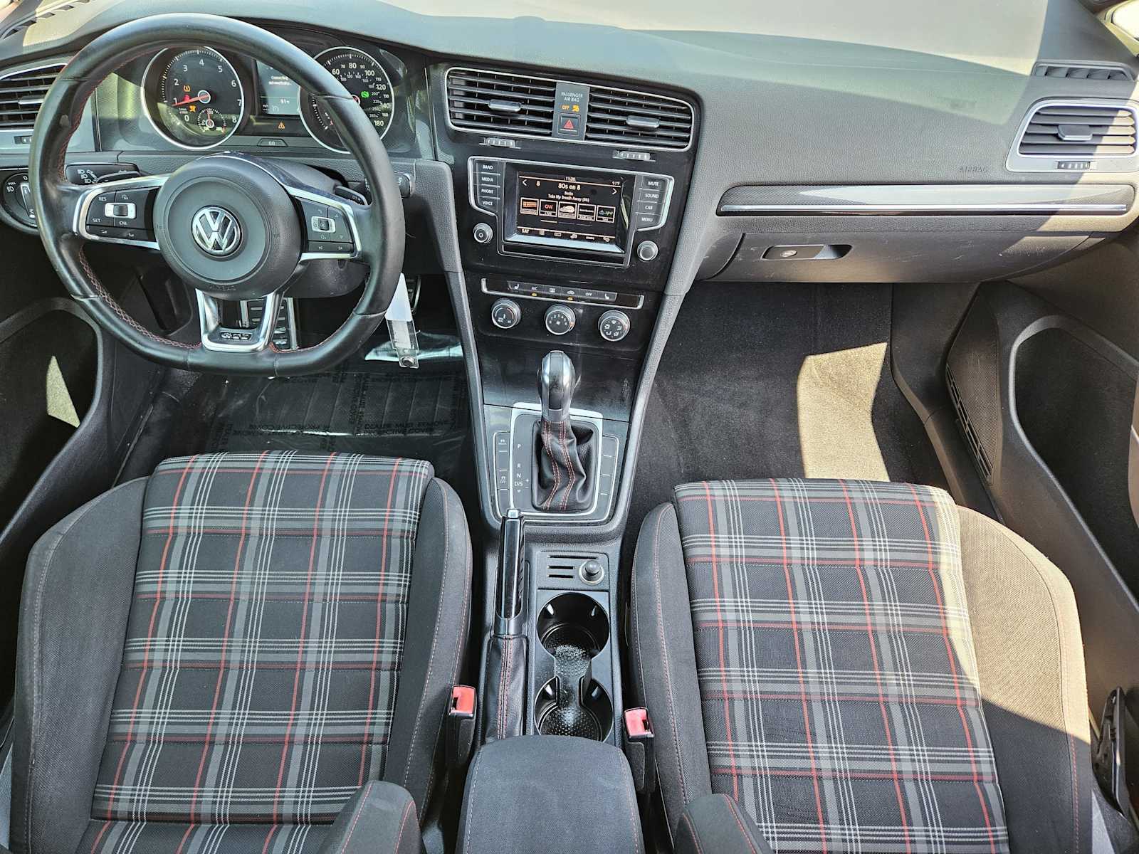 Thumbnail: 2015 Volkswagen Golf - 23