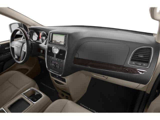 Thumbnail: 2015 Chrysler Town & Country - 18