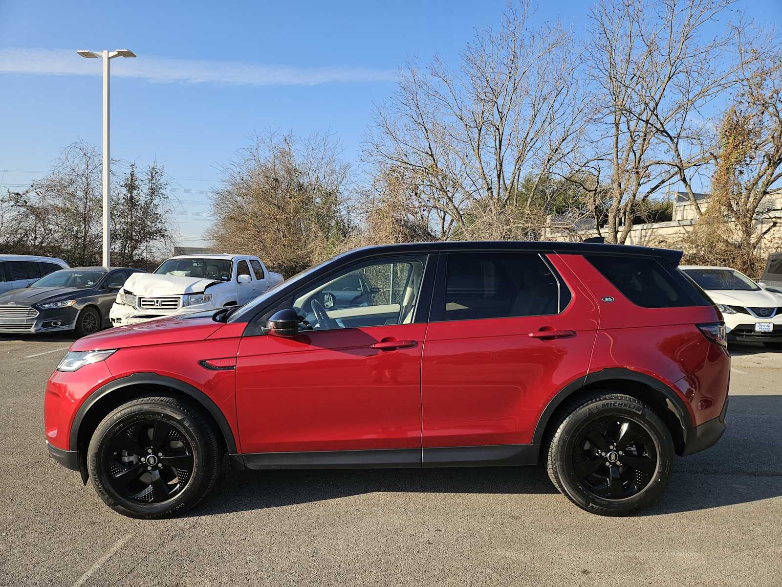 Thumbnail: 2020 Land Rover Discovery Sport - 4