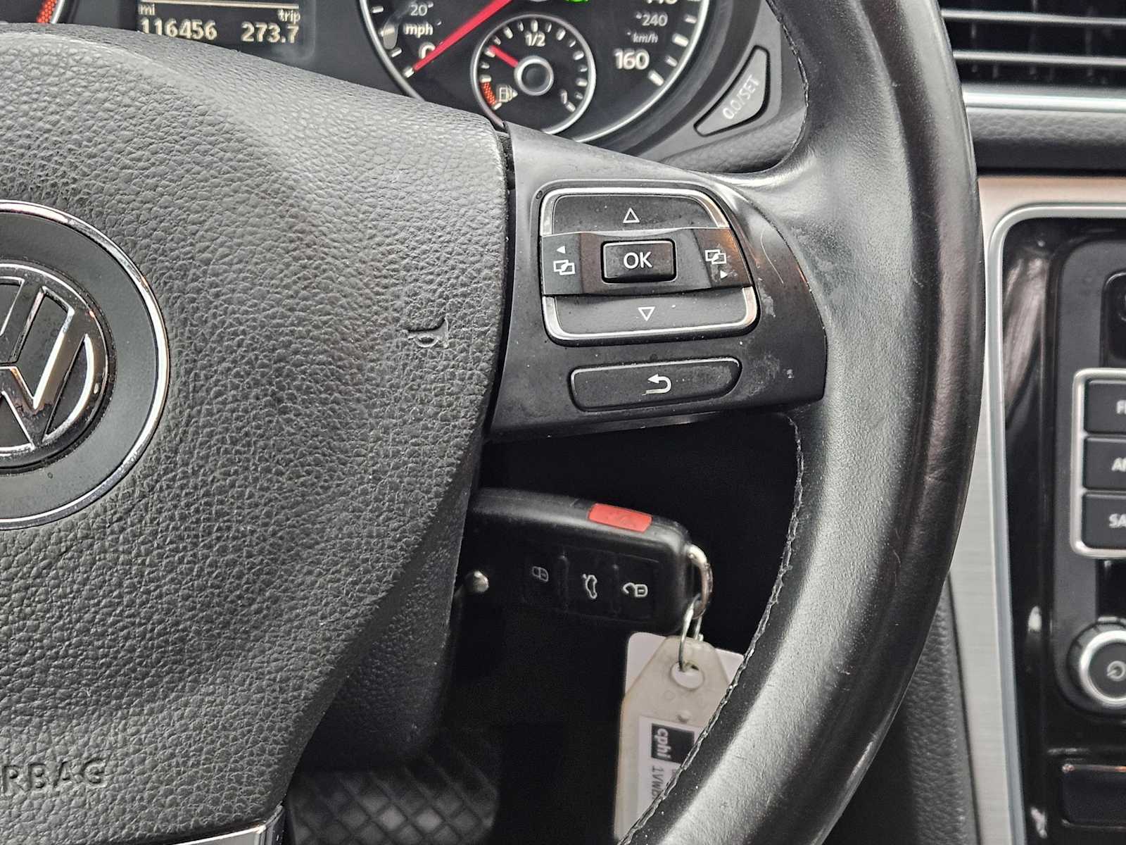 Thumbnail: 2013 Volkswagen Passat - 25