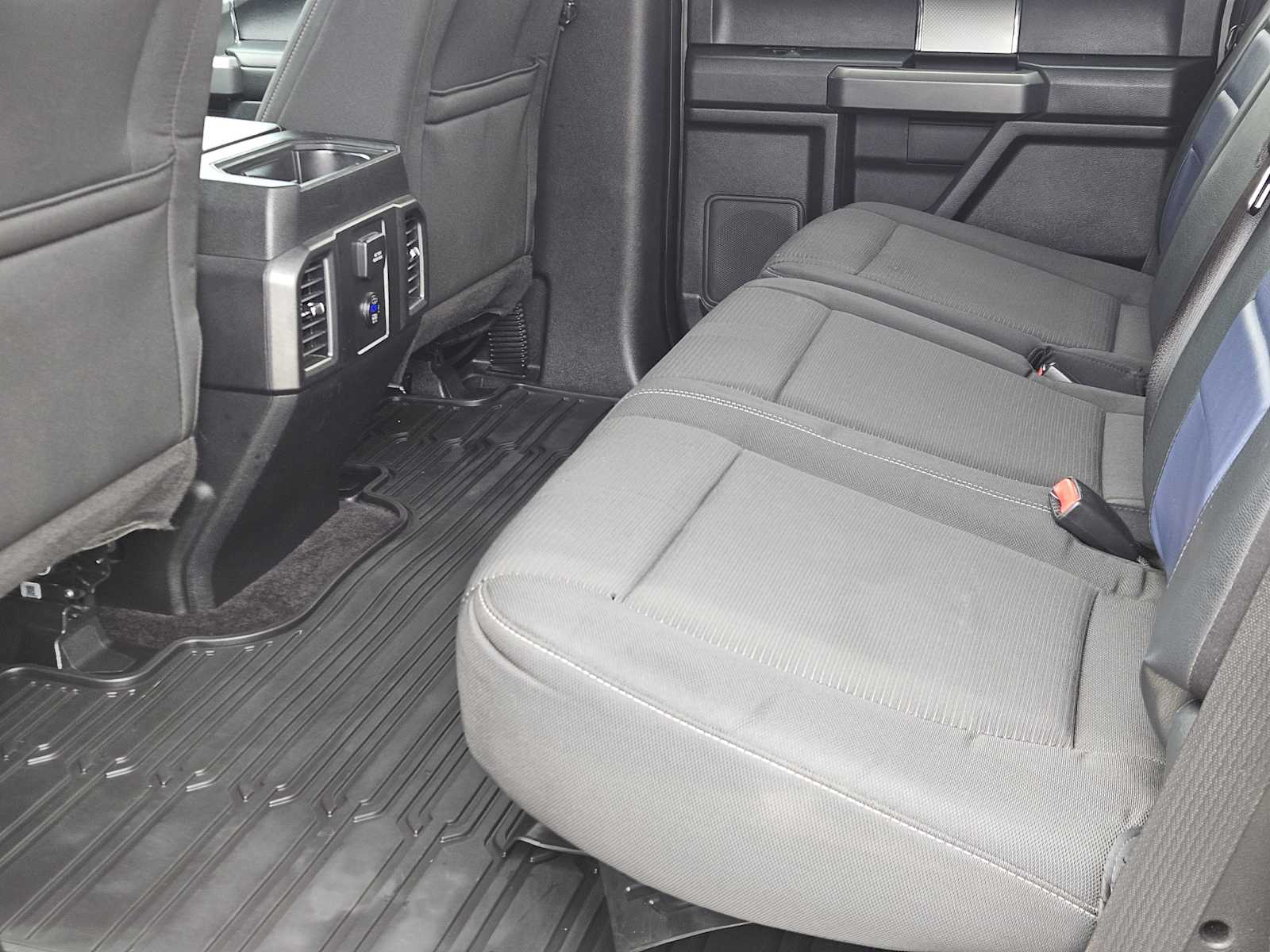 2016 Ford F-150 XLT 28