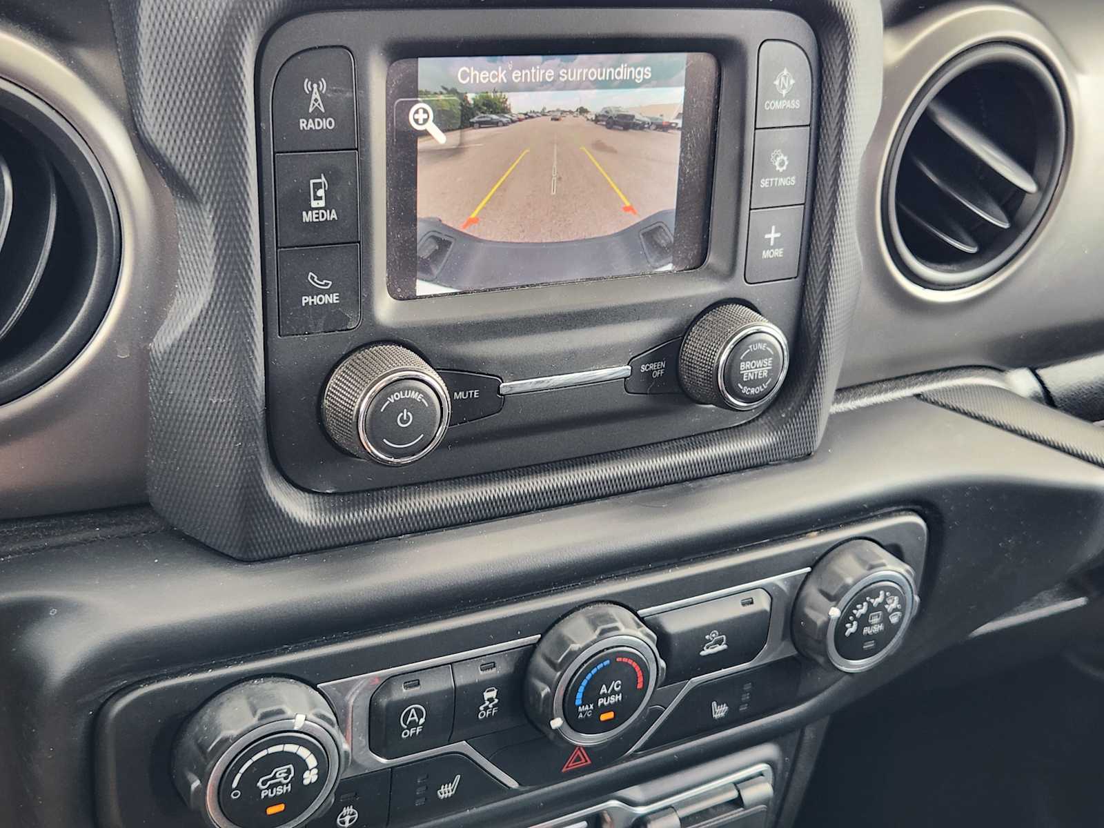 Thumbnail: 2020 Jeep Gladiator - 17