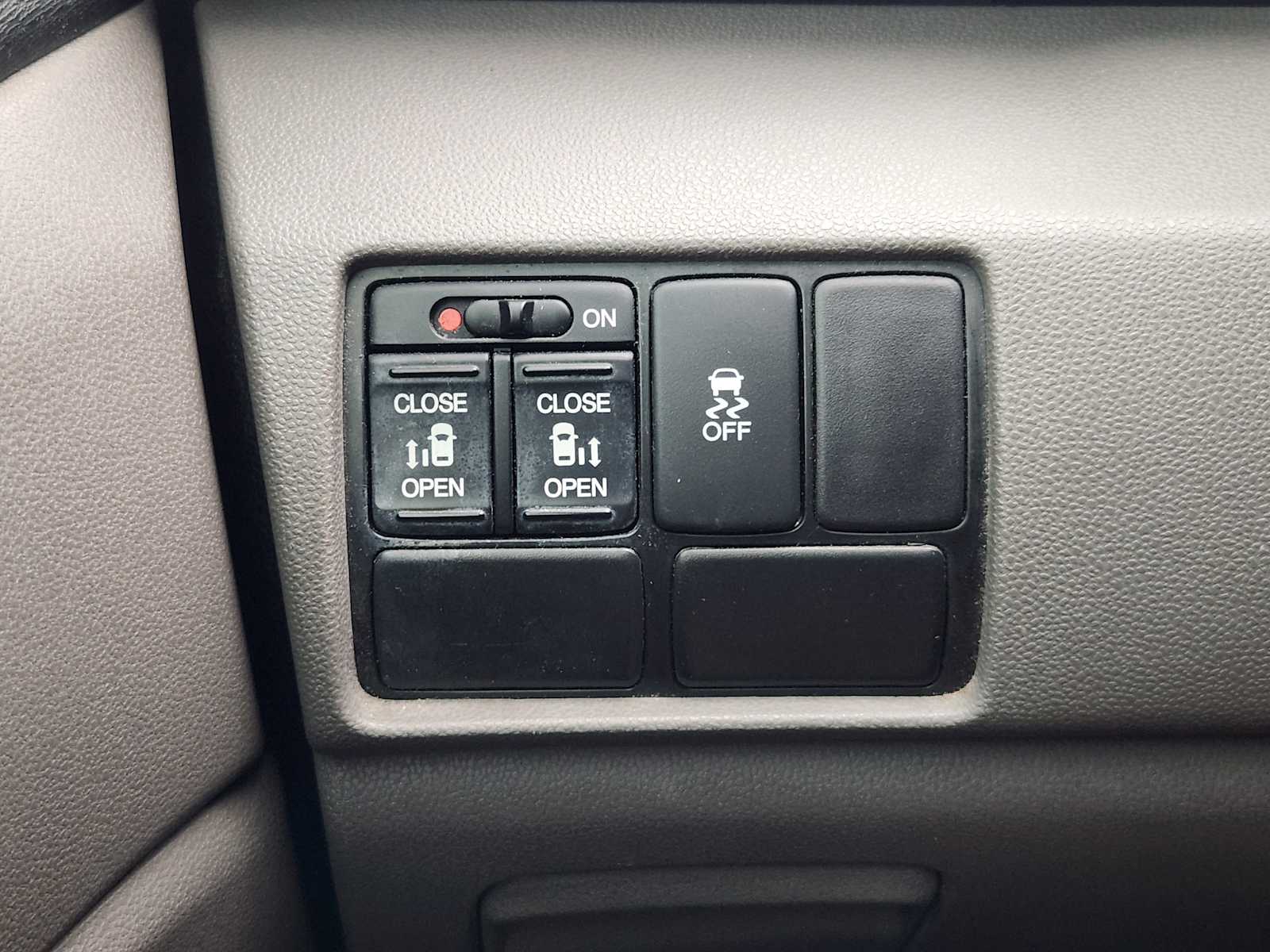 Thumbnail: 2014 Honda Odyssey - 21