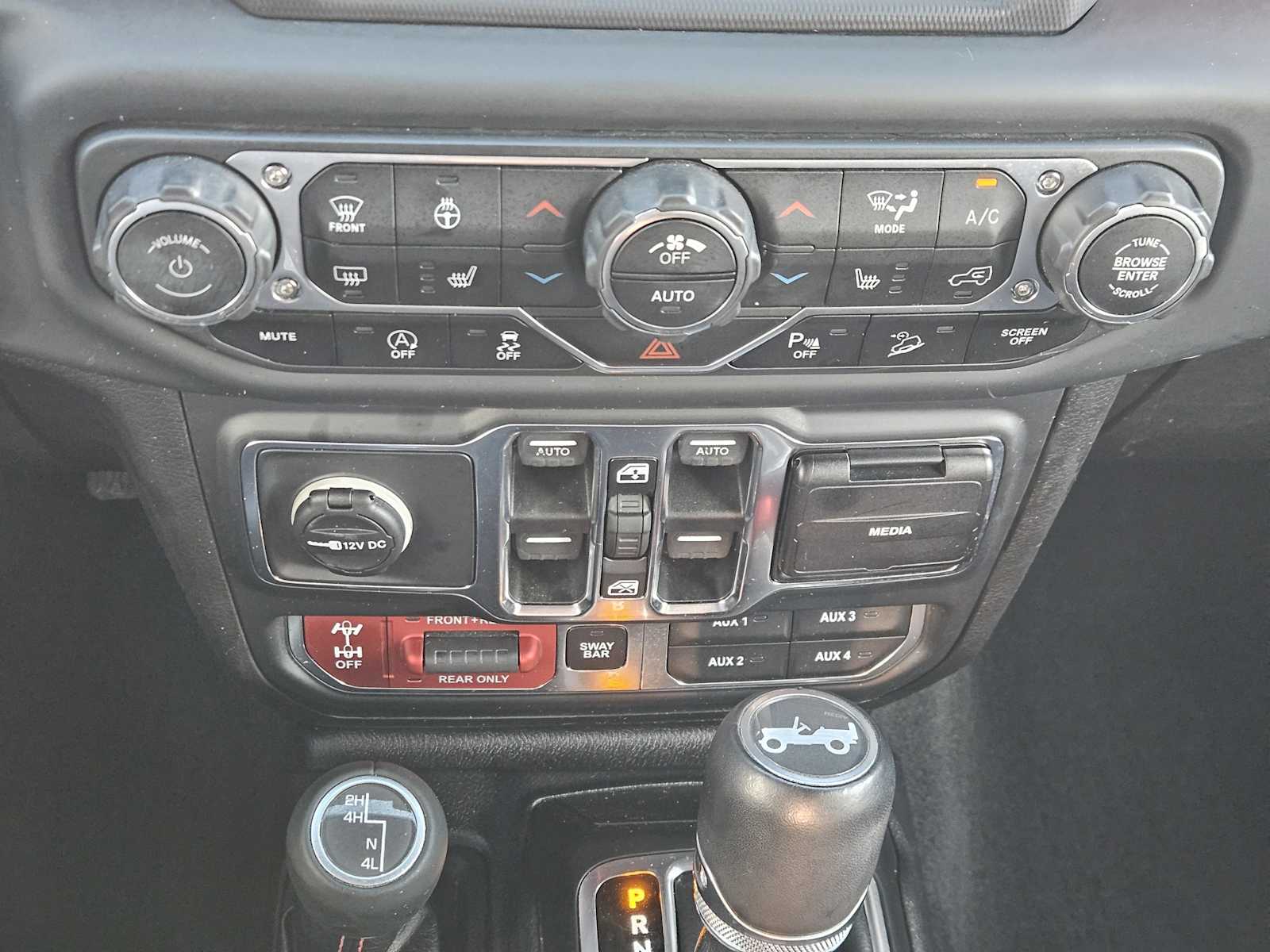 Thumbnail: 2019 Jeep Wrangler - 19
