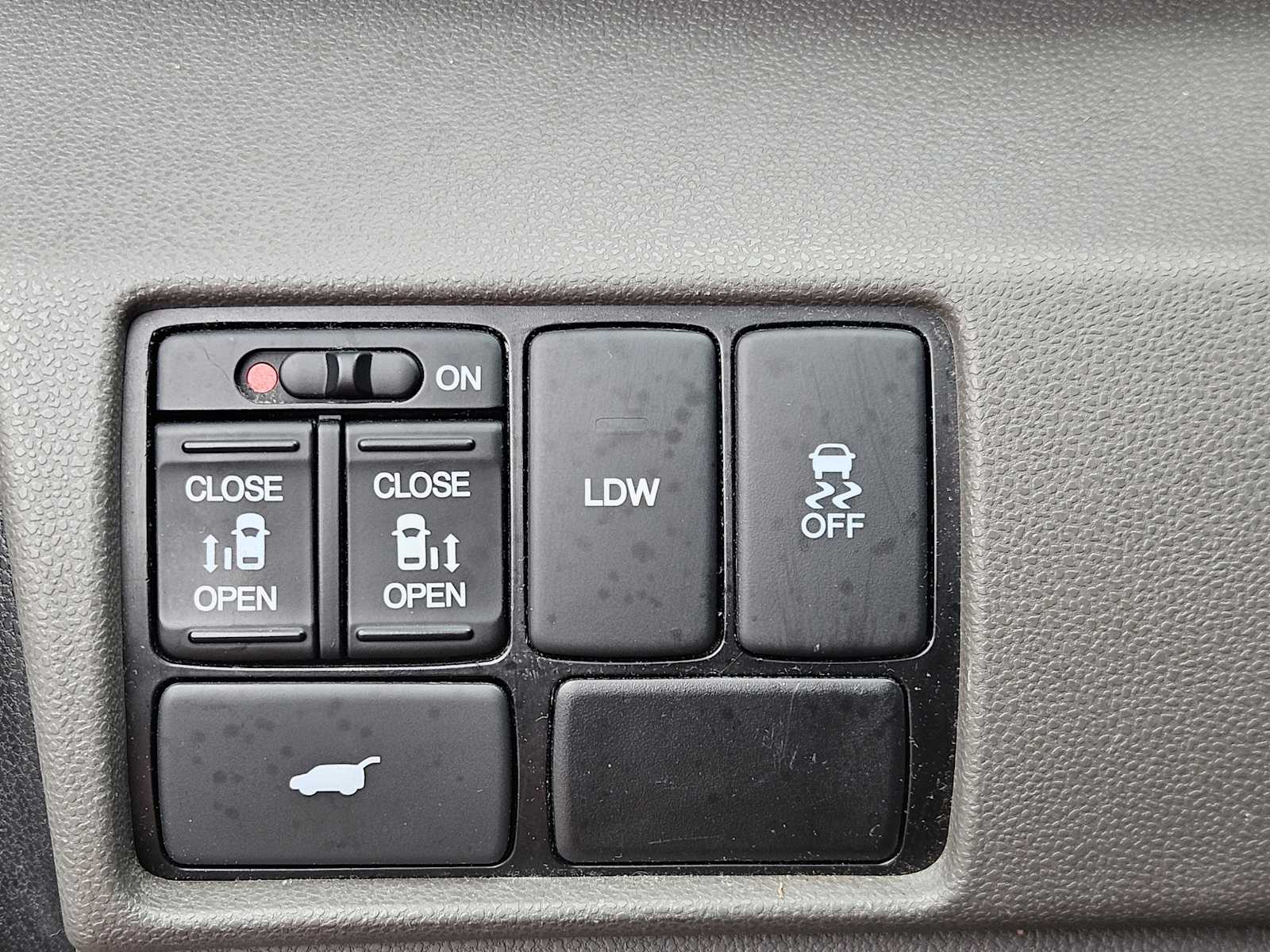 Thumbnail: 2016 Honda Odyssey - 21