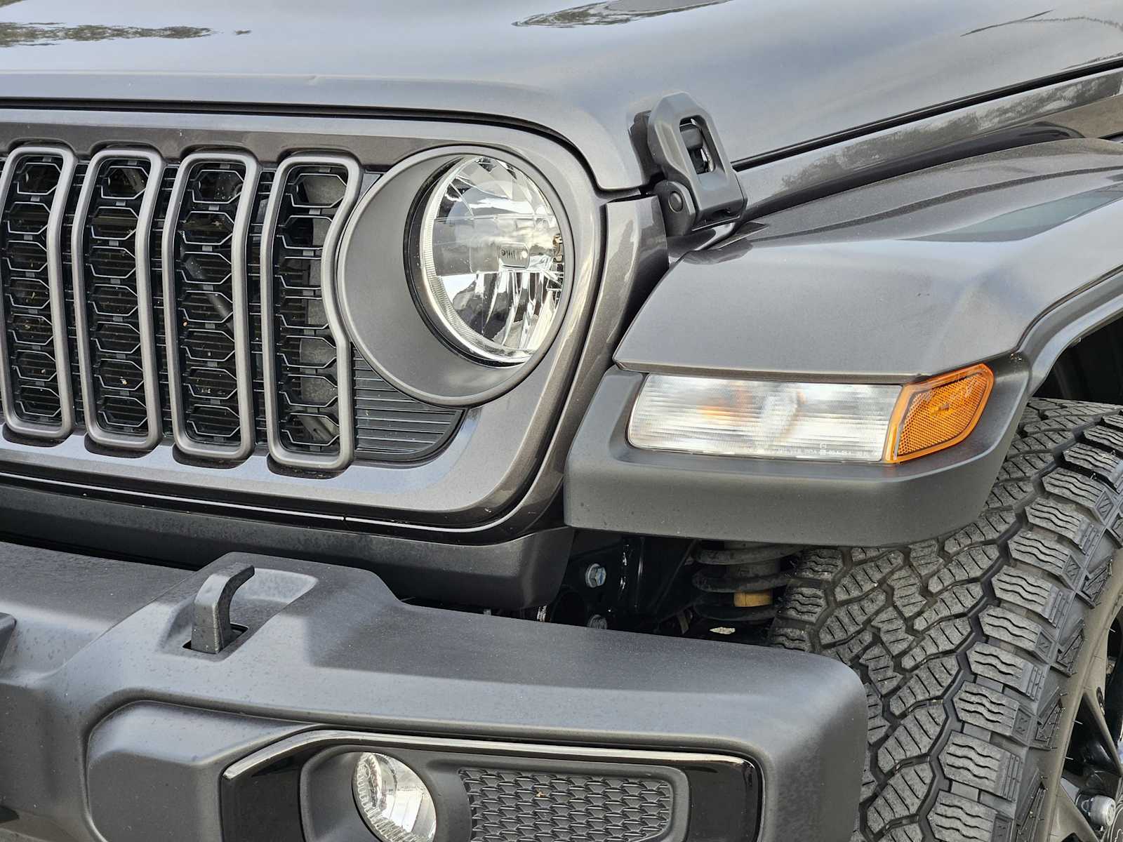 Thumbnail: 2024 Jeep Gladiator - 7