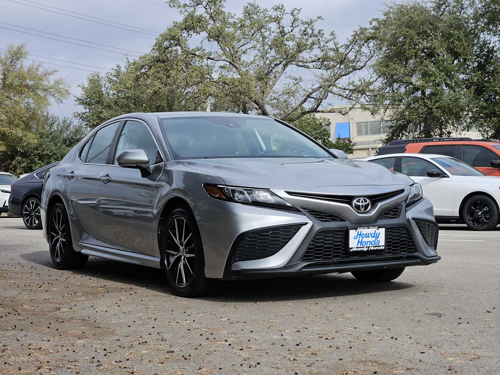 2022 Toyota Camry SE photo 2
