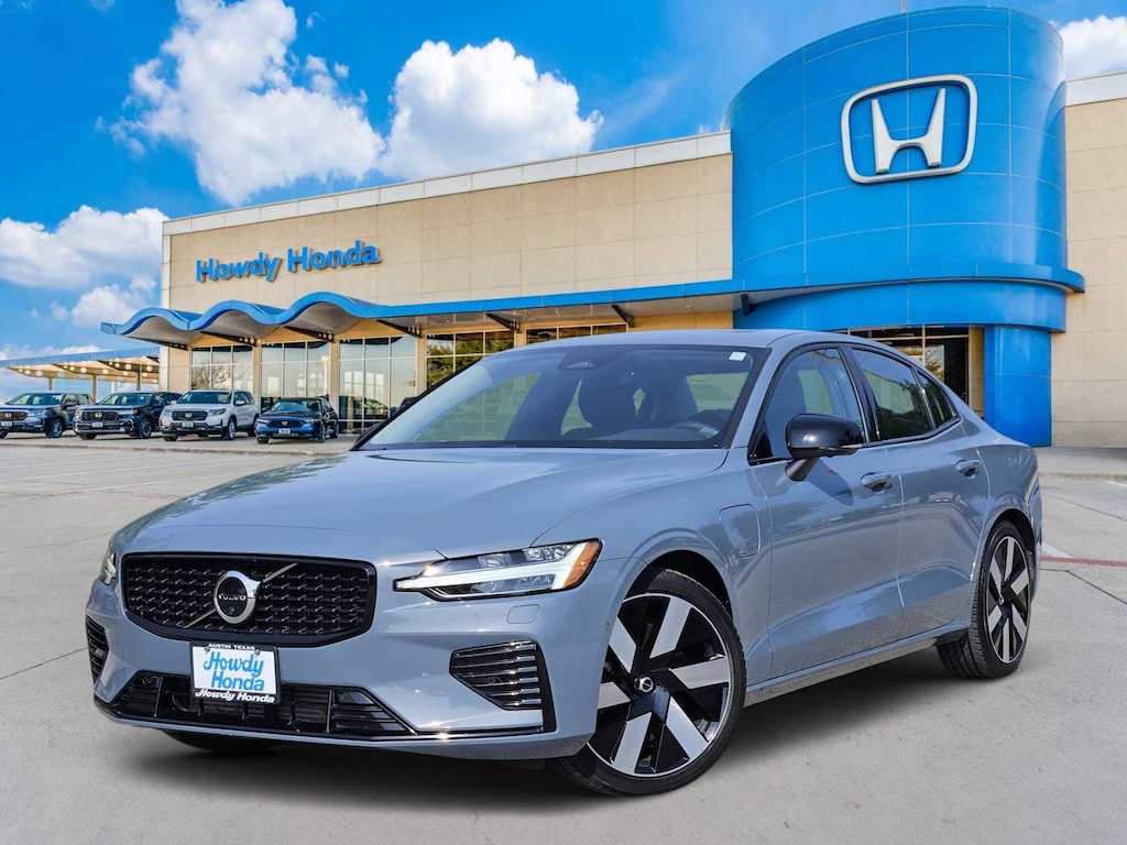 Used 2023 Volvo S60 Recharge Plug-In Hybrid Plus Dark Theme Sedan