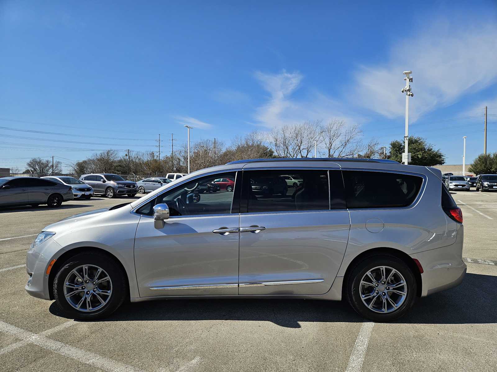 Thumbnail: 2018 Chrysler Pacifica - 4