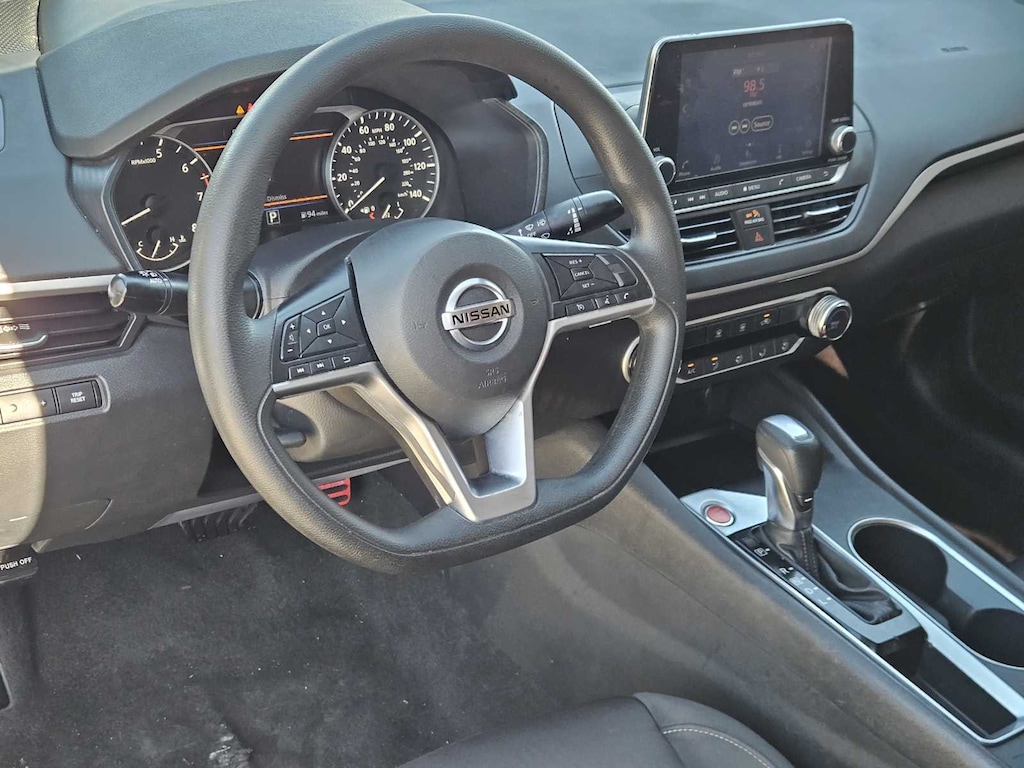 Used 2022 Nissan Altima 2.5 SV Sedan