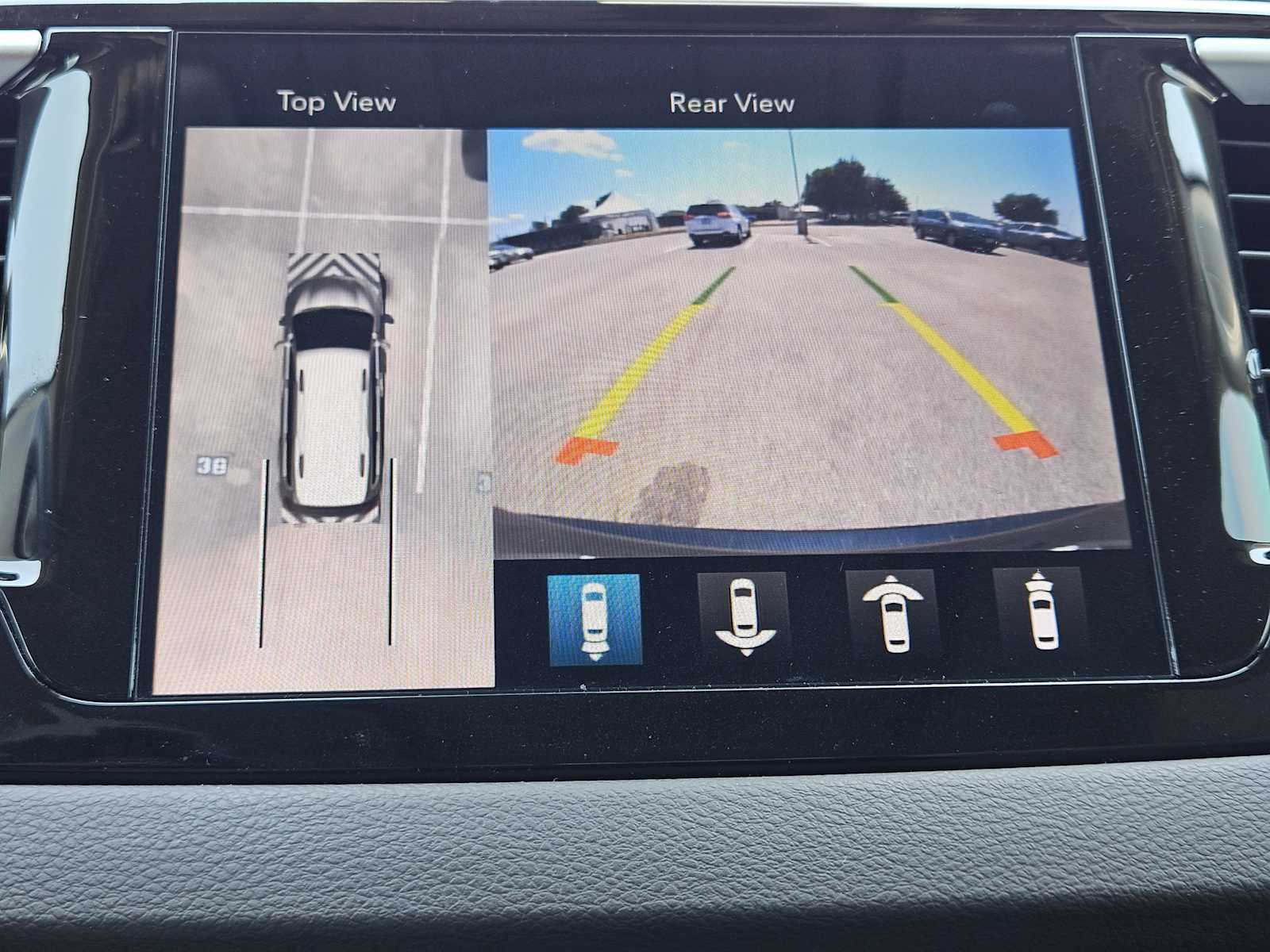 Thumbnail: 2020 Chrysler Pacifica - 17