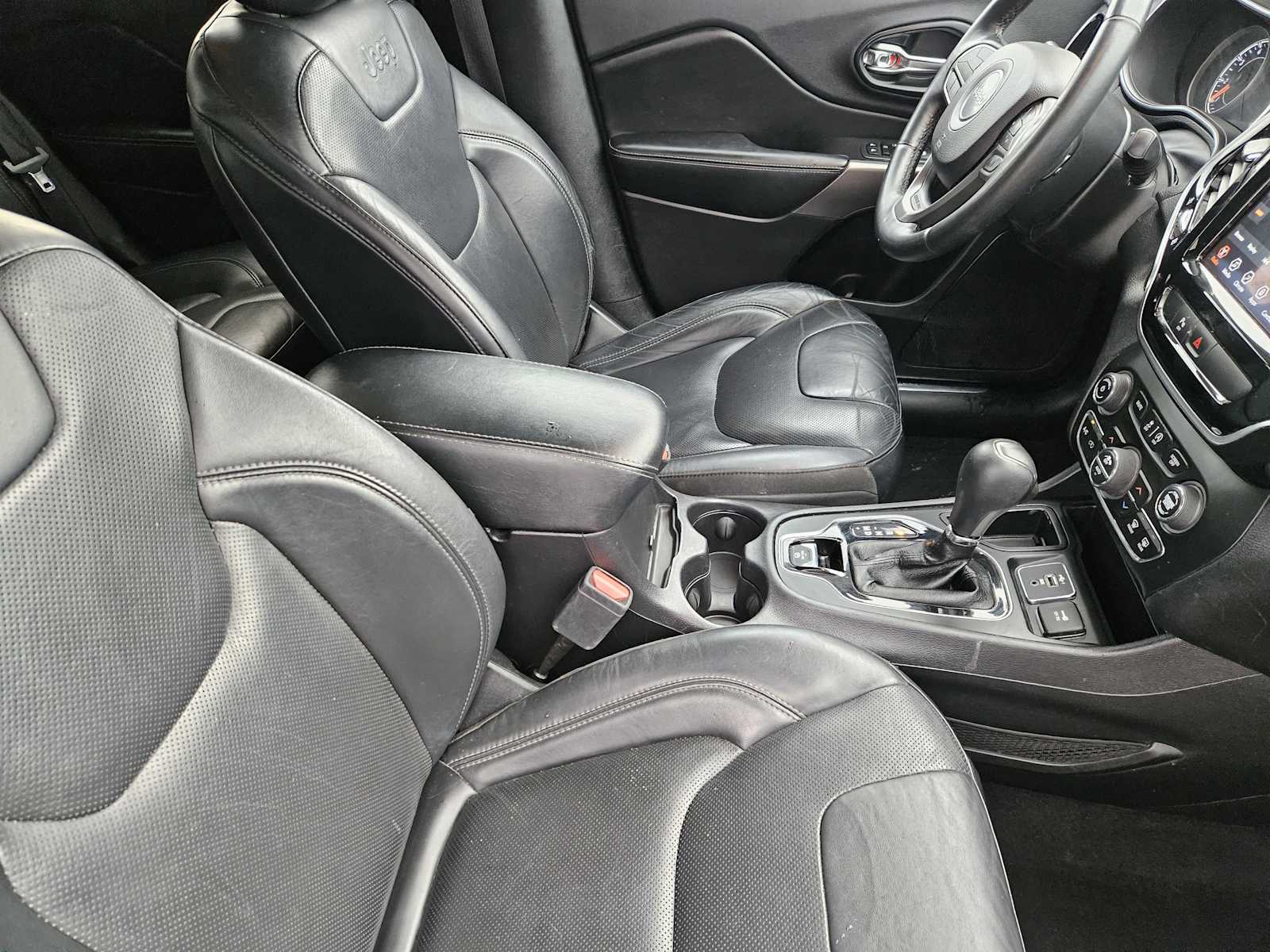 Thumbnail: 2019 Jeep Cherokee - 13