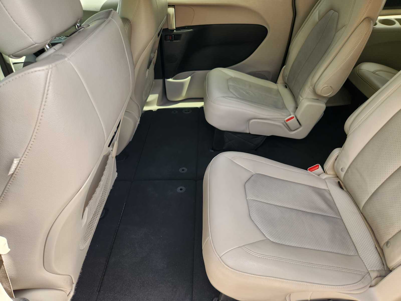 Thumbnail: 2021 Chrysler Pacifica - 28