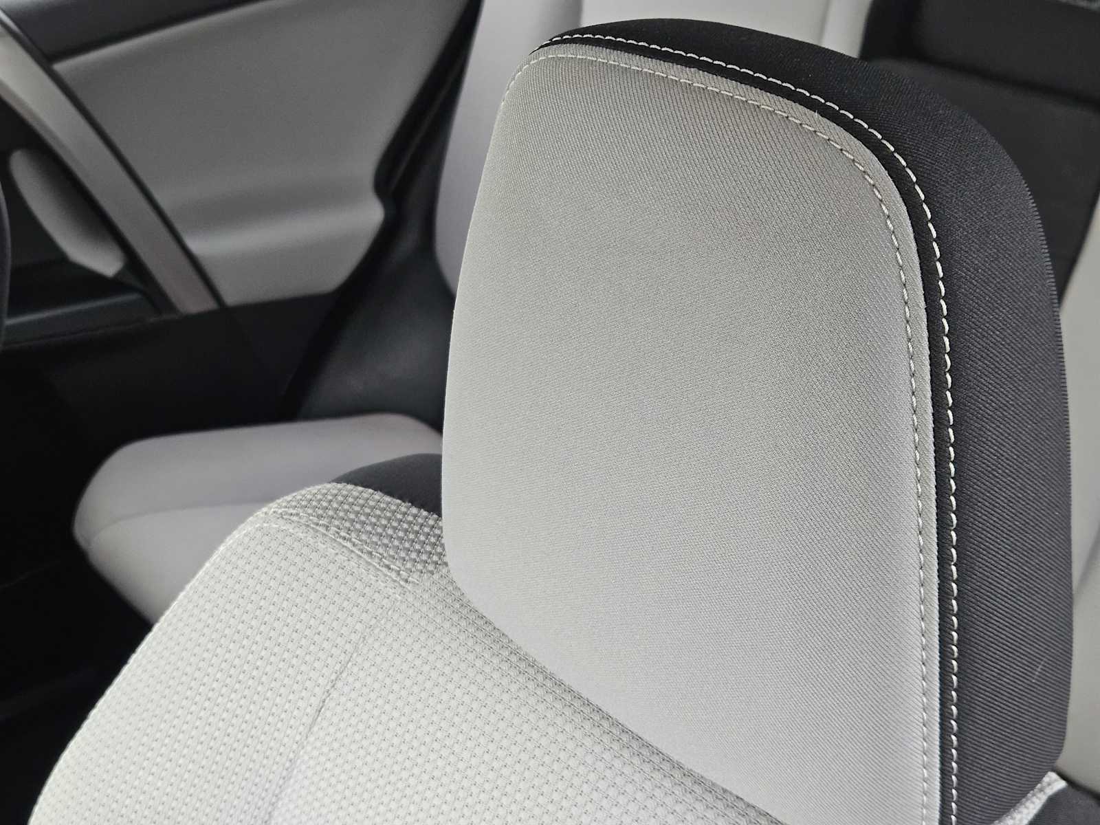 Thumbnail: 2017 Toyota RAV4 - 15