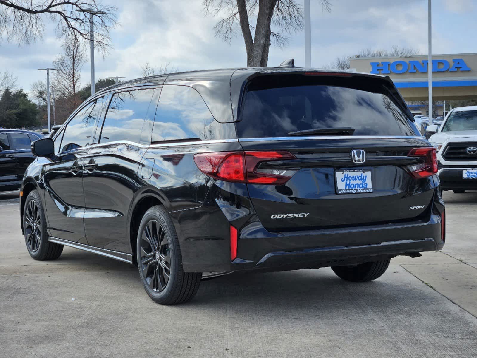 2025 Honda Odyssey photo 2