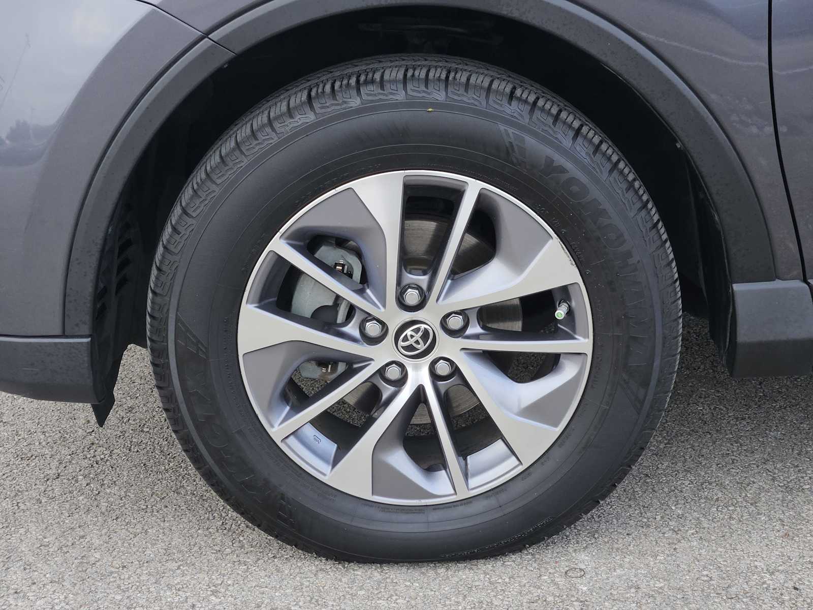 Thumbnail: 2017 Toyota RAV4 - 9