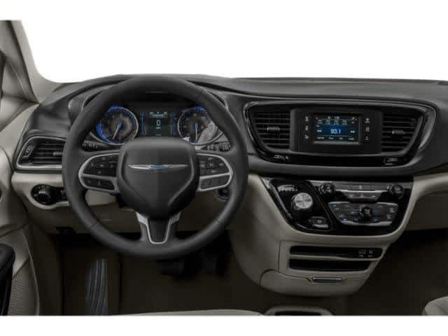 Thumbnail: 2020 Chrysler Pacifica - 10