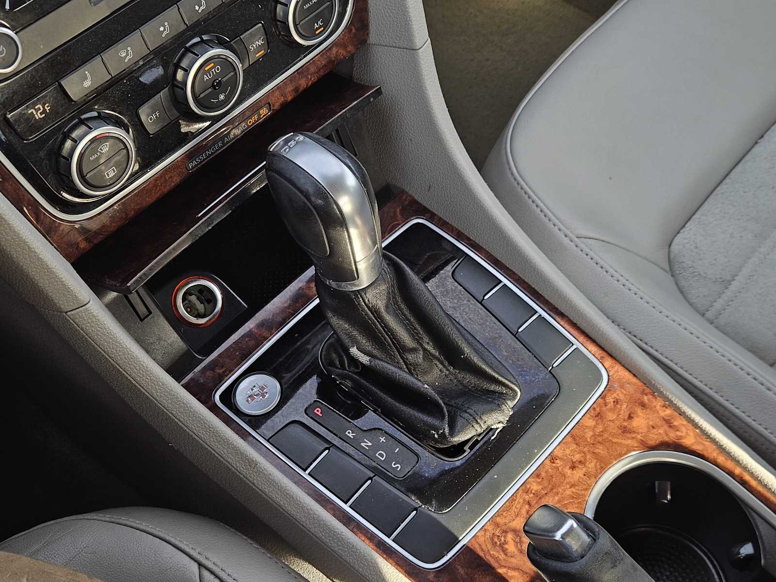 Thumbnail: 2013 Volkswagen Passat - 20