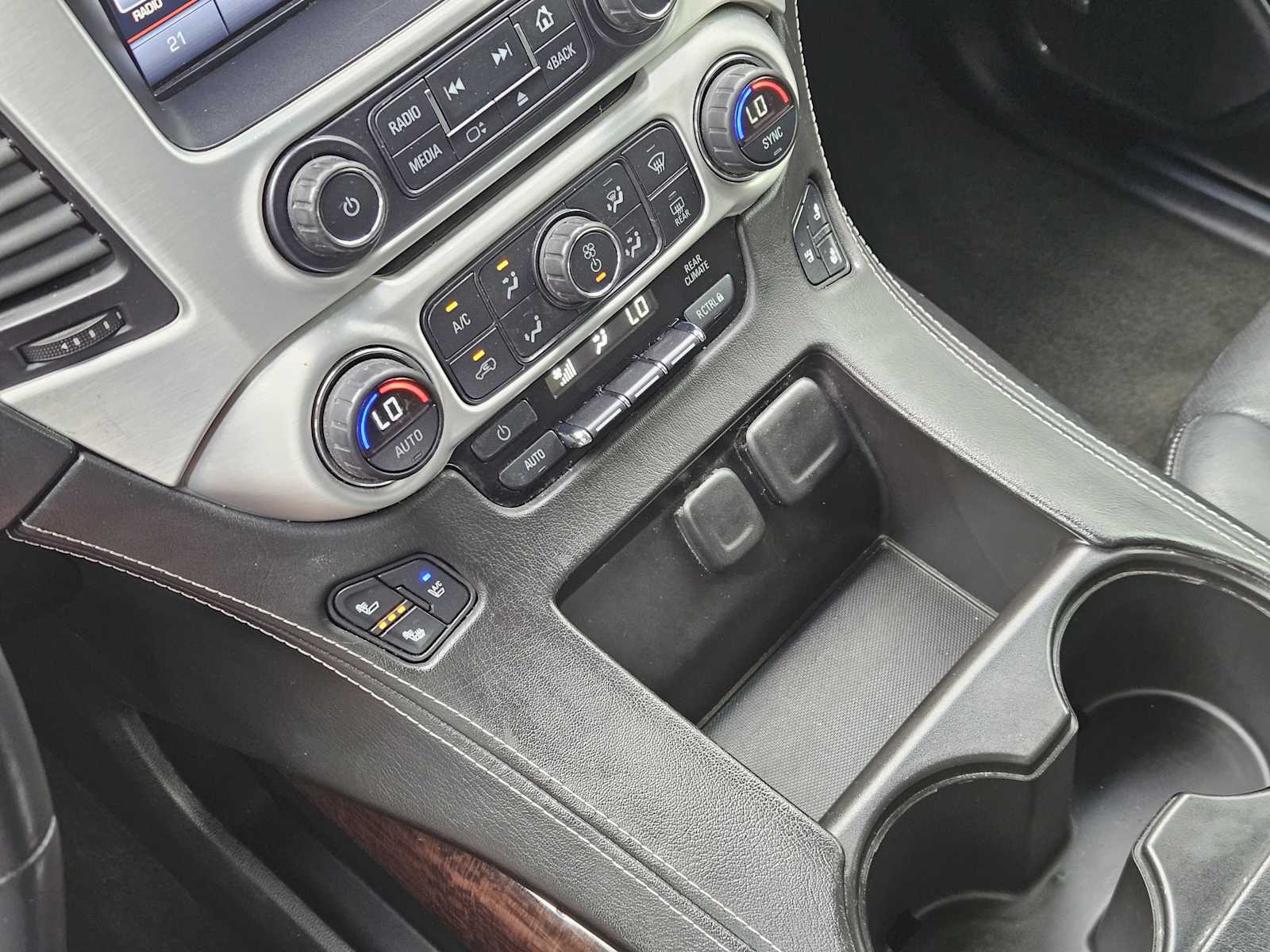 Thumbnail: 2016 GMC Yukon XL - 19