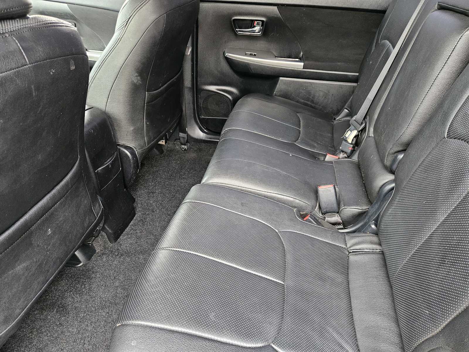 Thumbnail: 2015 Toyota Prius v - 27