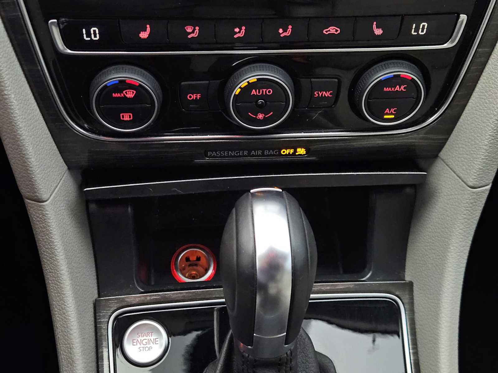 Thumbnail: 2017 Volkswagen Passat - 19