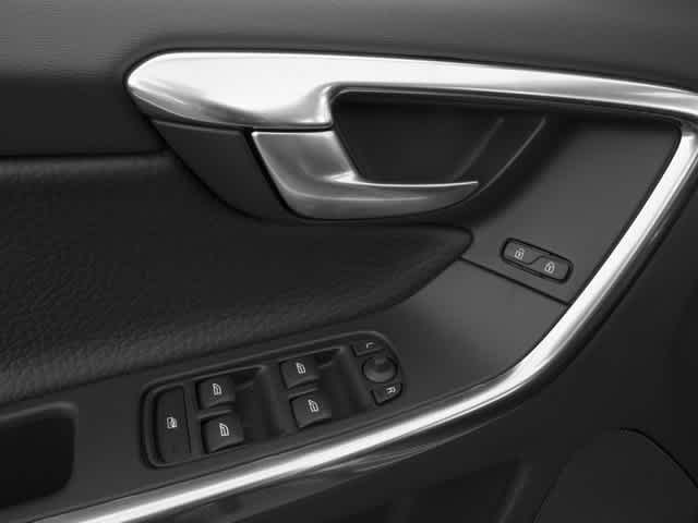 Thumbnail: 2017 Volvo XC60 - 20
