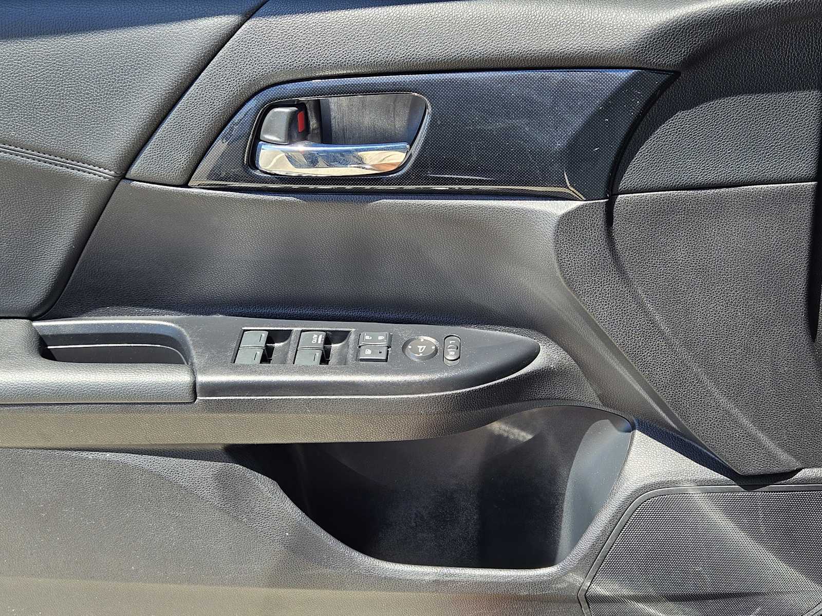 Thumbnail: 2015 Honda Accord - 21