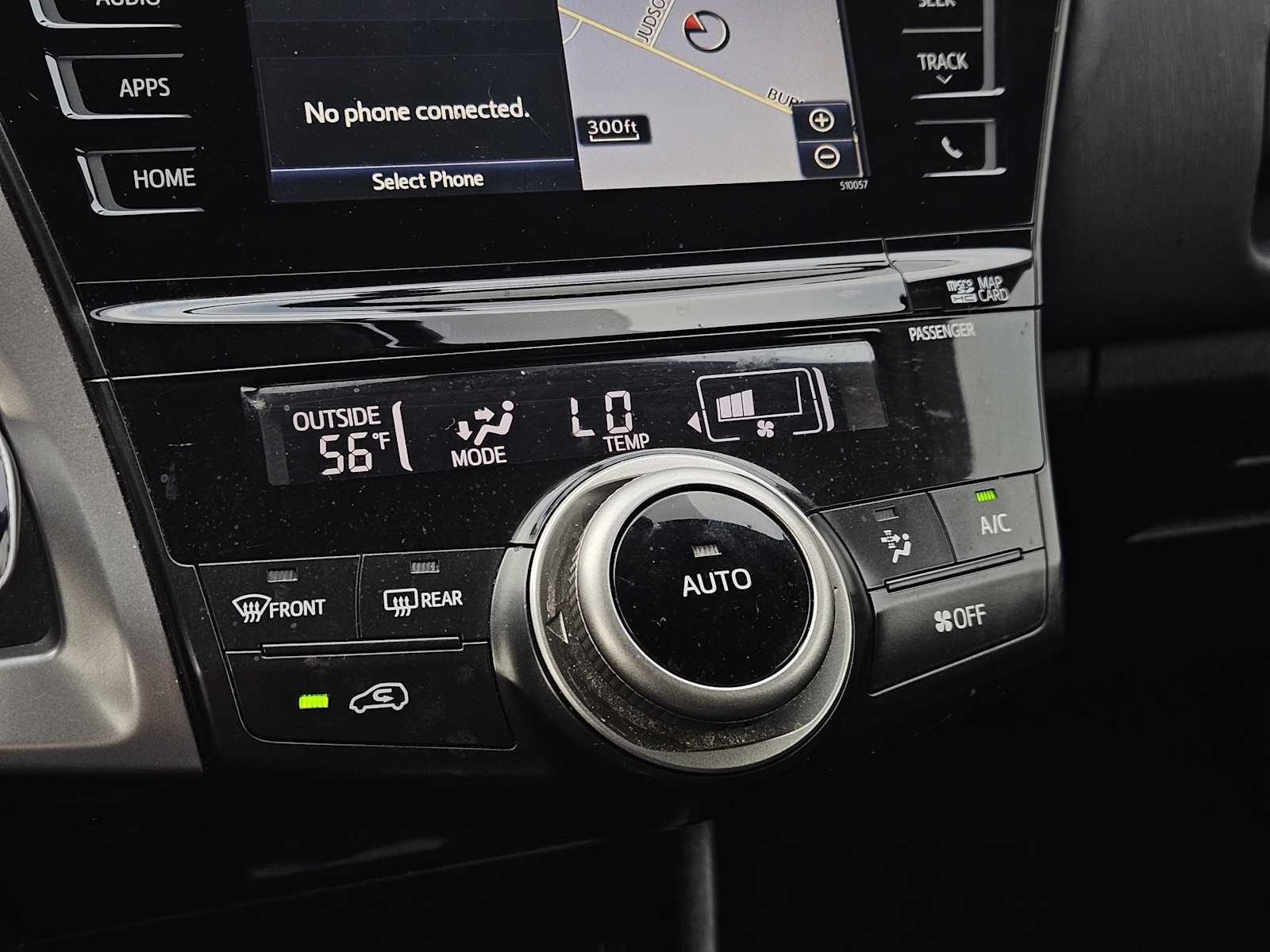 Thumbnail: 2015 Toyota Prius v - 18