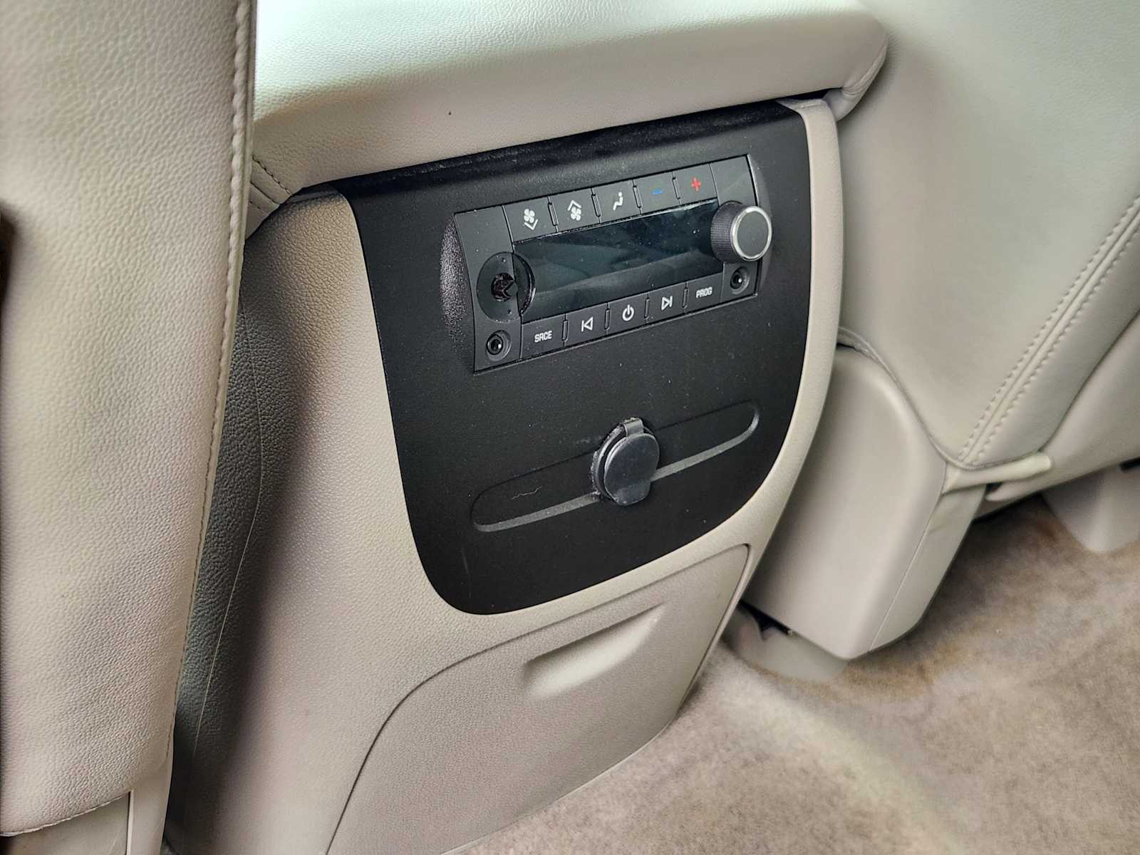 Thumbnail: 2011 GMC Yukon - 29