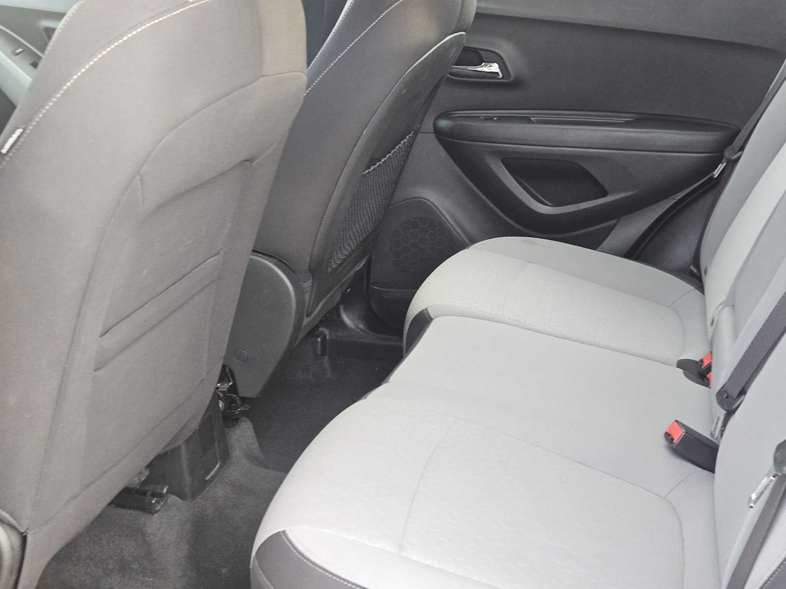 Thumbnail: 2016 Chevrolet Trax - 28